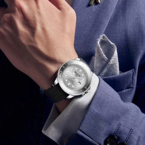 Fashionable mens watch